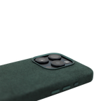 PROTARA Alcantara iPhone 15 Pro-skal – Expedition Green
